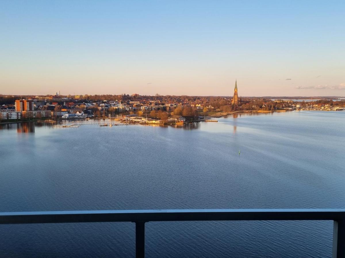 Traumblick! Mitten Im Wasser, Dem Himmel Ganz Nah! Apartment Schleswig